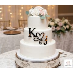 Monogramos tortadísz oldal szívecskével